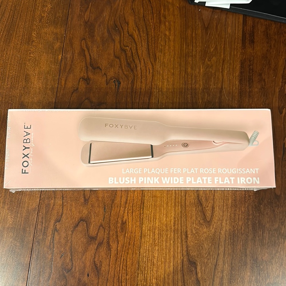 NIB: FOXYBAE Blush Wide Plate Flat Iron - Fast Hair Straightener